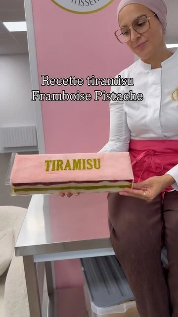 Tiramisu framboise–pistache — photographie @gateauxlouisa